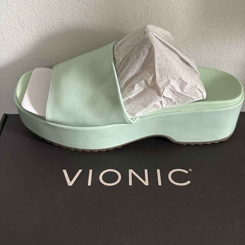 NIB [Vionic] Trista Slide Platform Sandals in Menta Patent (green) Womens 7 or 8 - Picture 10 of 17